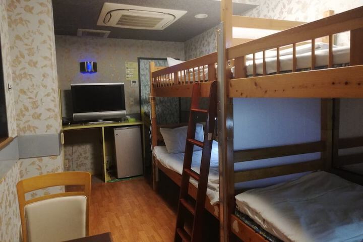 Room 12 of 66