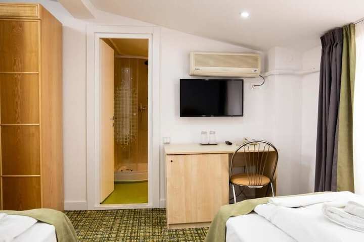 Room 20 of 34