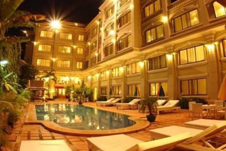 Pools & Facilities