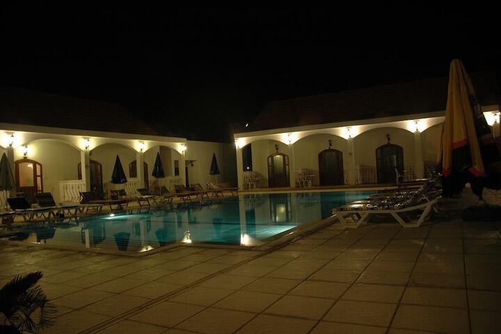 Pool 10 of 19