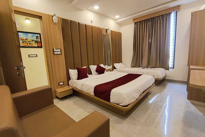 Room 4 of 15