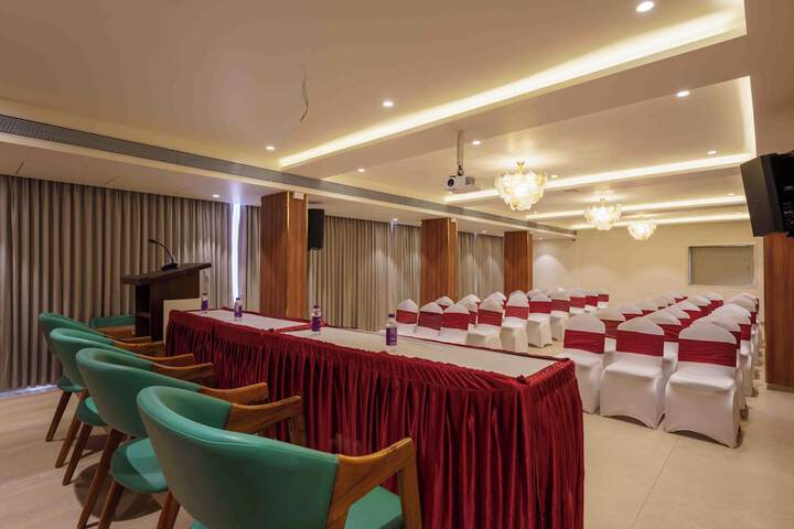 Ballroom/Hall 79 of 97