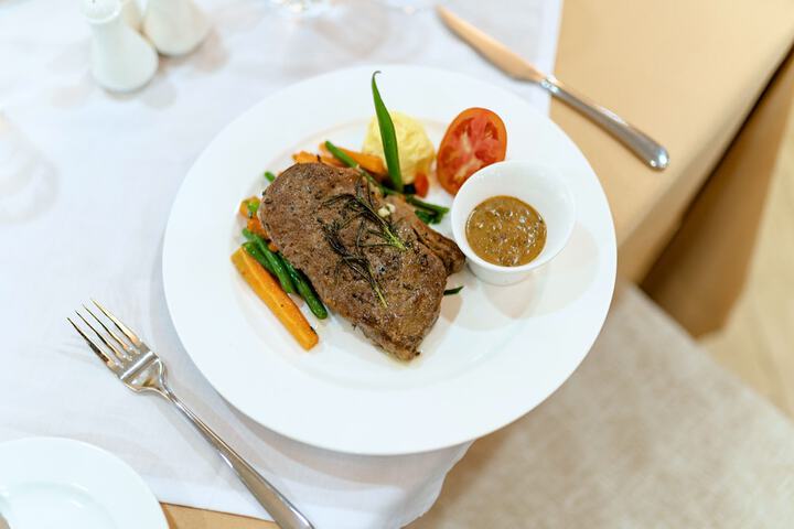 Dining 35 of 56