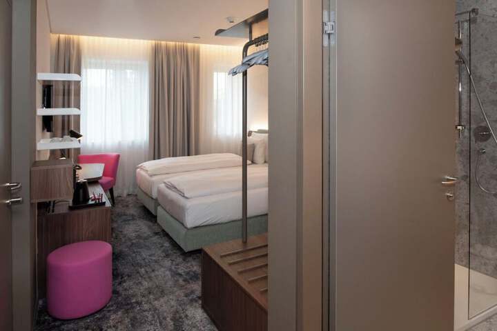 Room 21 of 80