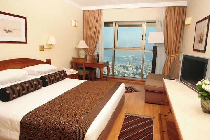 Room 12 of 42