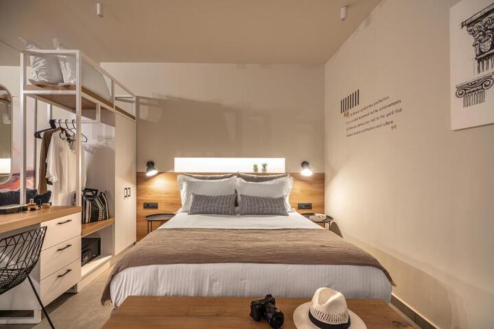 Room 5 of 11