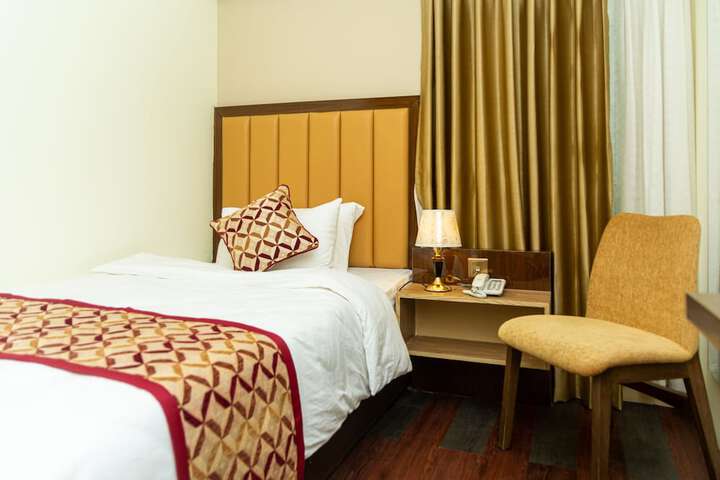 Room 4 of 39