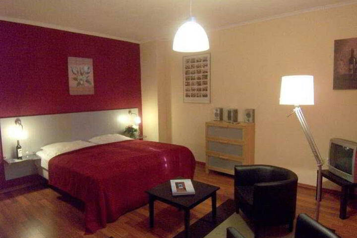 Room 6 of 10