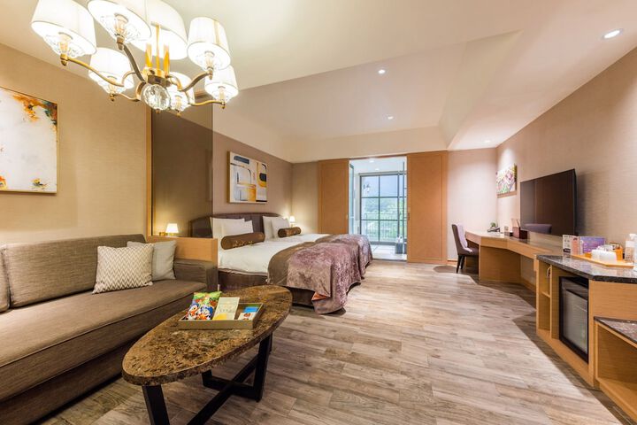 Room 53 of 208
