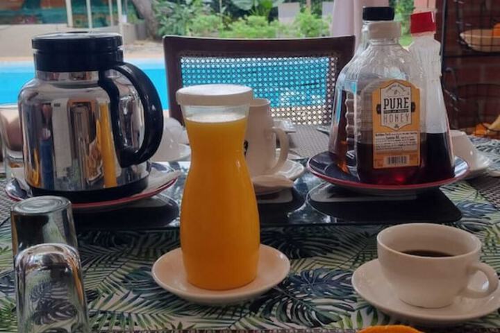 Breakfast/Coffee Service 23 of 39