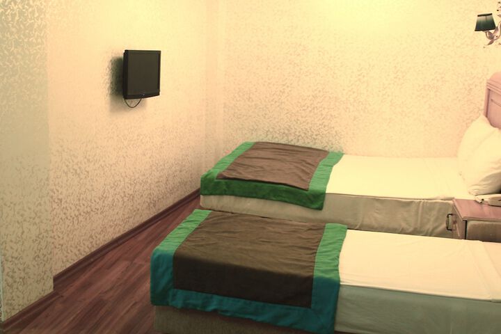 Room 32 of 69