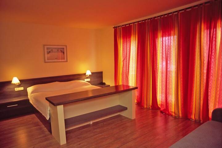 Room 3 of 35