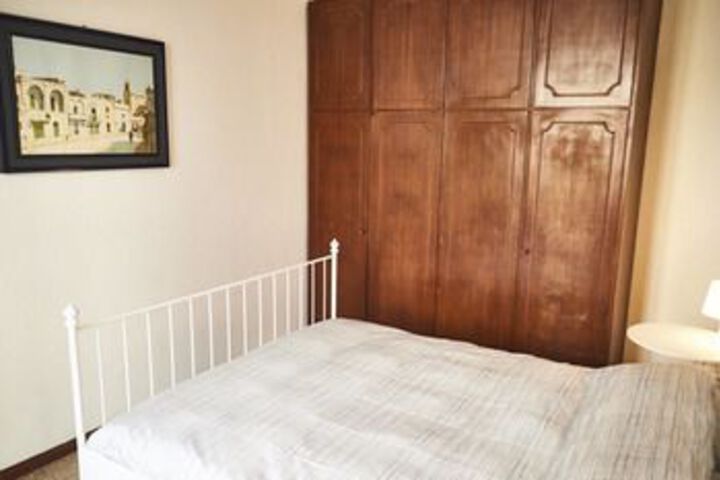 Room 9 of 26