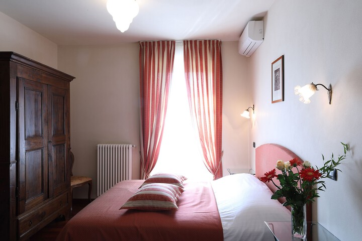 Room 3 of 44
