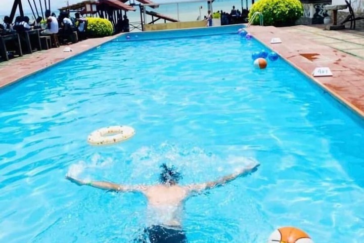 Pools & Facilities