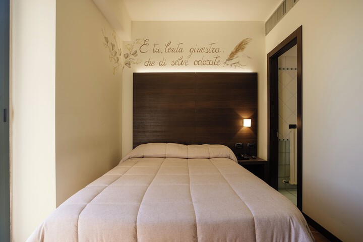 Room 40 of 79