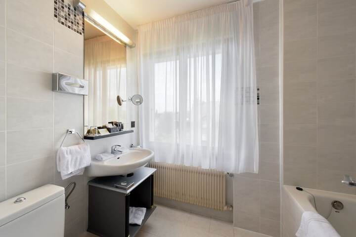 Room 33 of 57
