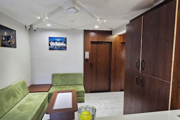 Room 34 of 51