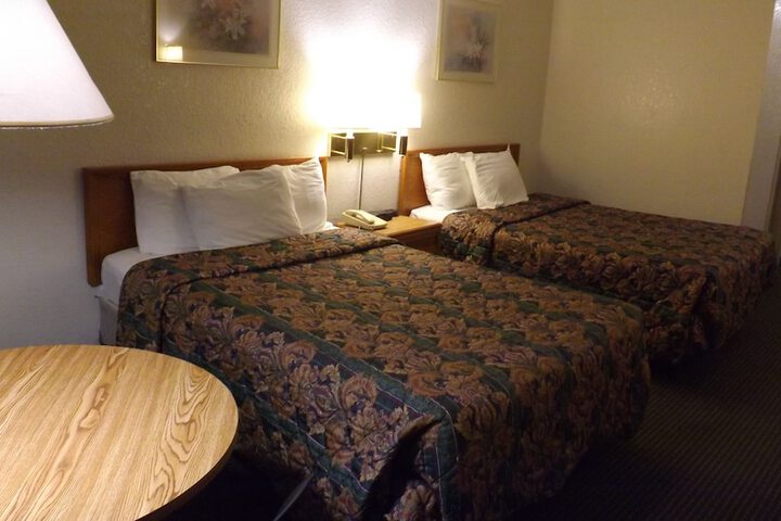 2 Double Beds (1 of 10)
