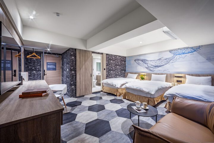 Room 11 of 16