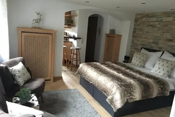 Room 3 of 6