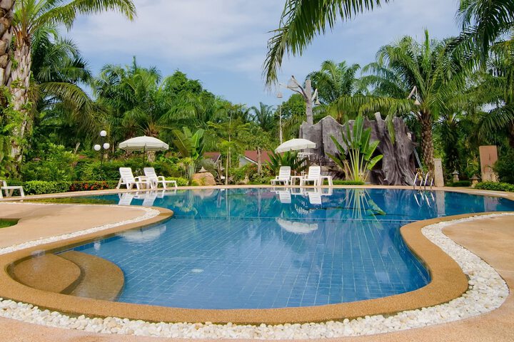 Hotel with Pool