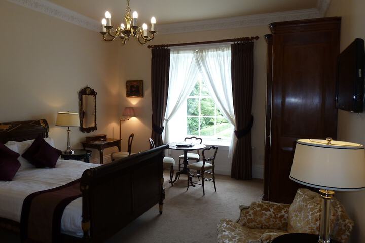 Room 8 of 105