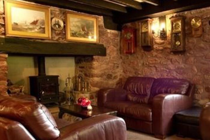 Lounge 16 of 20