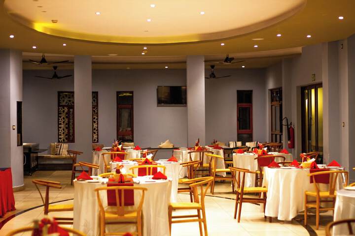 Dining 49 of 76