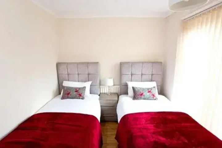 Room 2 of 10