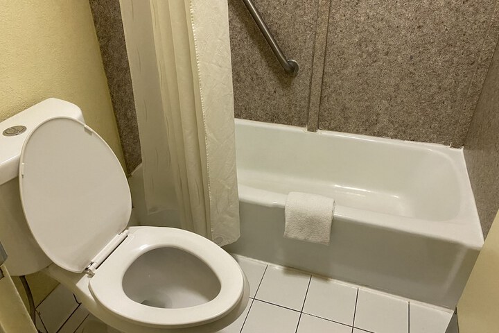 Room 17 of 35