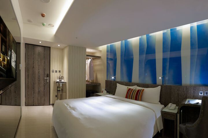Room 6 of 26