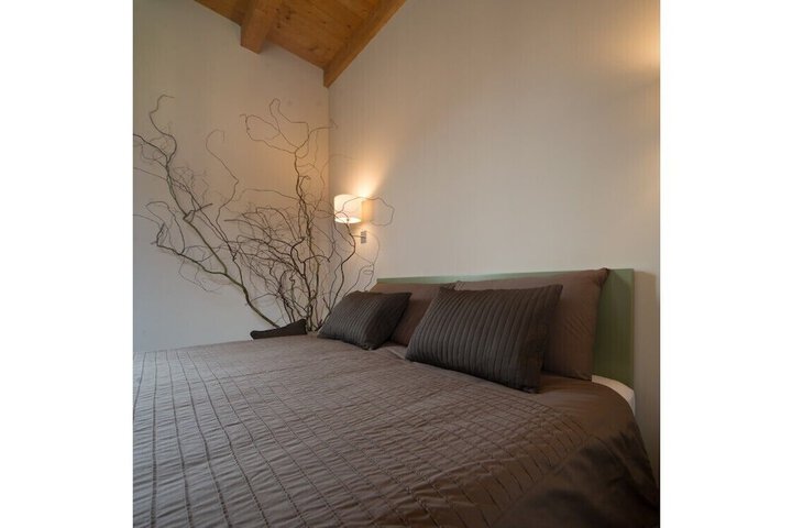 Room 13 of 32