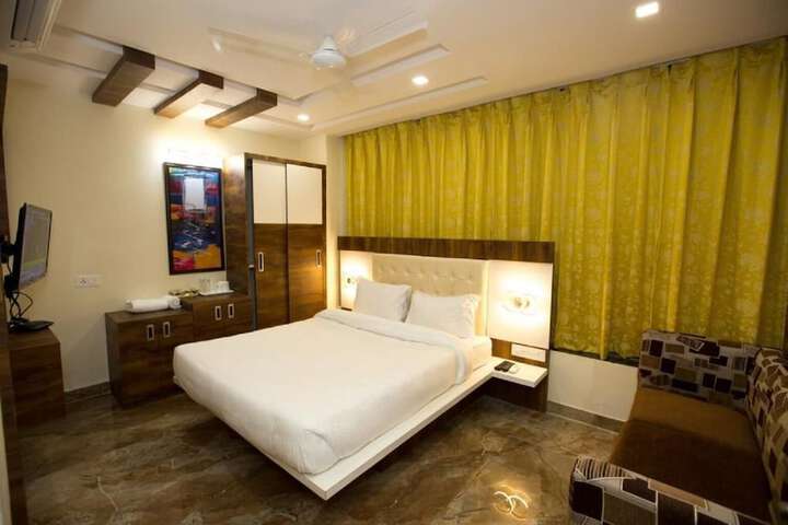 Room 4 of 25
