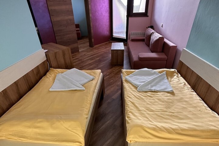 Room 45 of 99