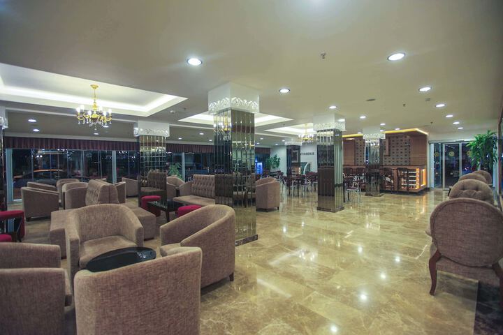 Entrance & Lobby