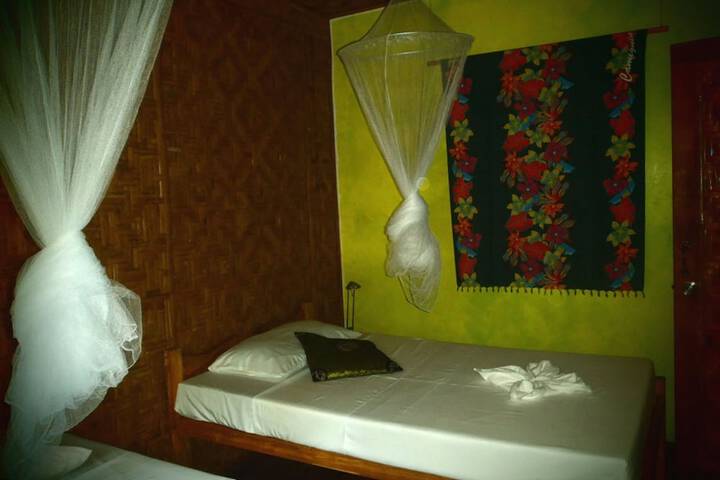 Room 9 of 77