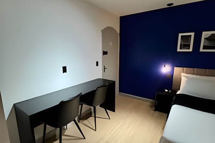 Room 18 of 93