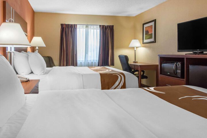 1 Queen Bed (1 of 3)