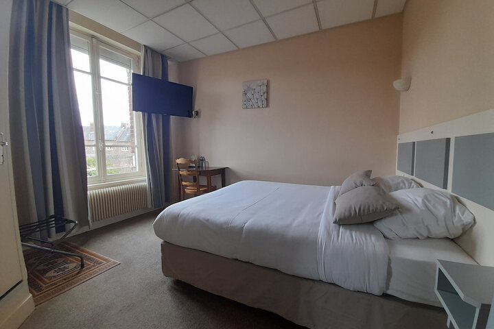 Room 5 of 11
