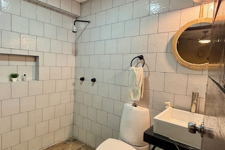 Room 13 of 16