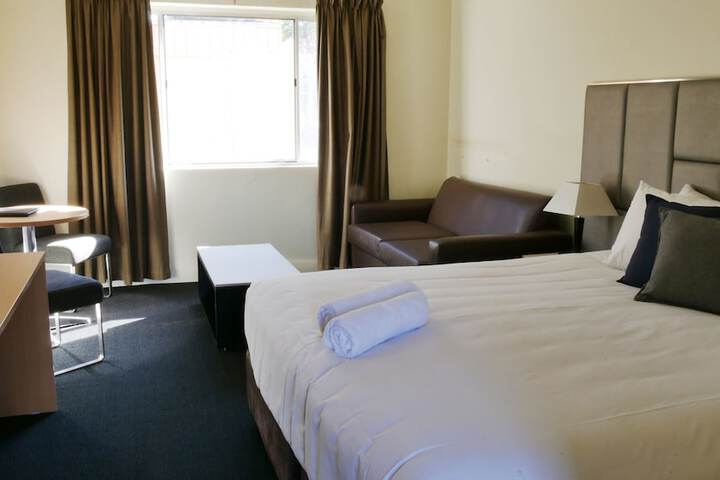 Room 17 of 37