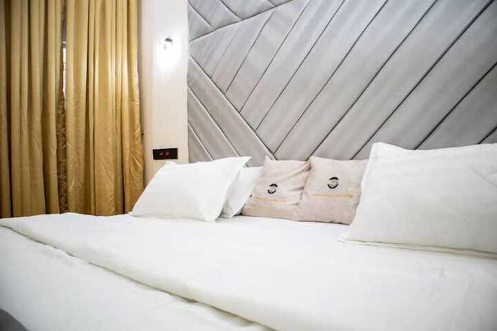 Room 8 of 48