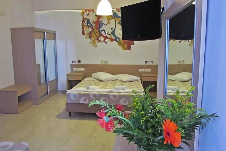 Room 14 of 99