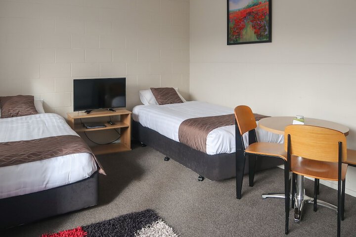 Room 5 of 16