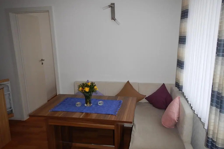 Room 5 of 8
