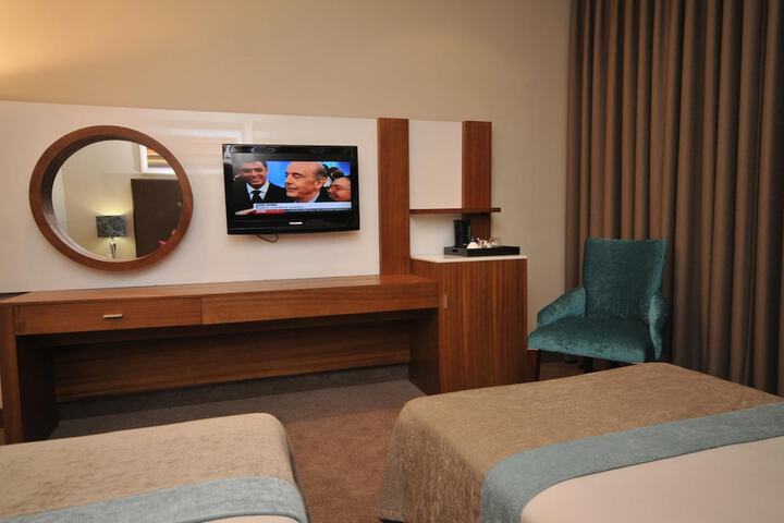 Room 14 of 77