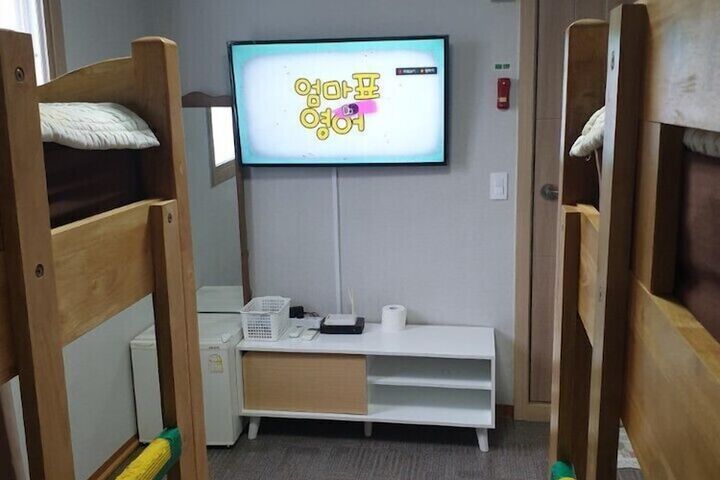Room 12 of 32
