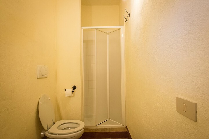 Room 28 of 33