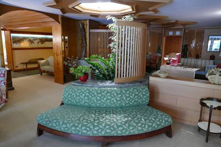 Lounge 46 of 57